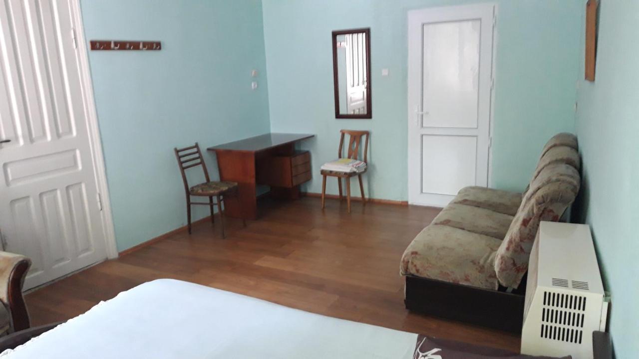 Pospolita Guest House Kʼutʼaisi Exterior foto